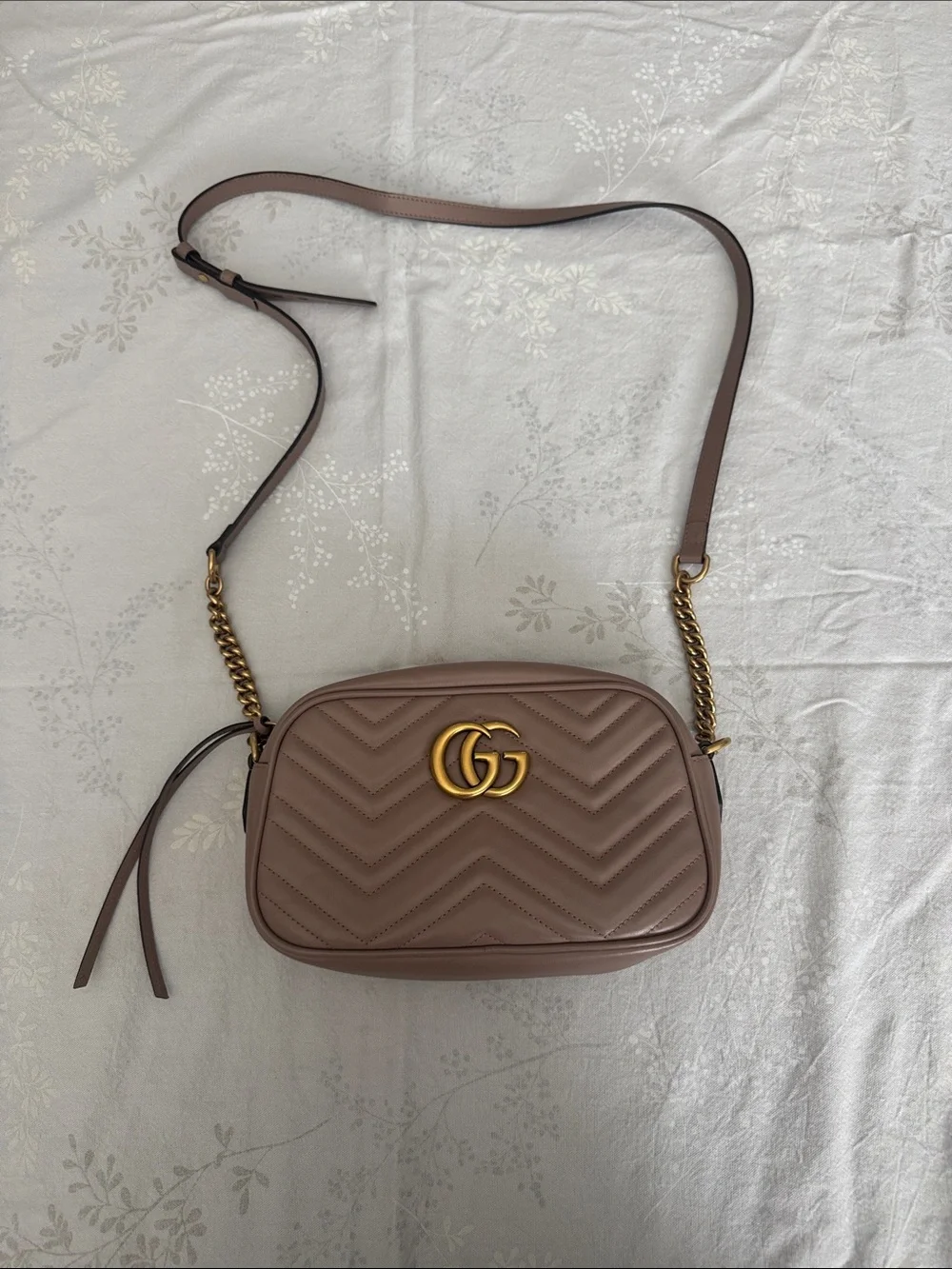 Gucci Small Matelassé Crossbody Bag in Mauve - Picture 1 of 3